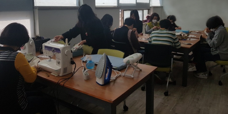 11통영시청 여직원, 수제 면 마스크 제작 기탁1.jpg