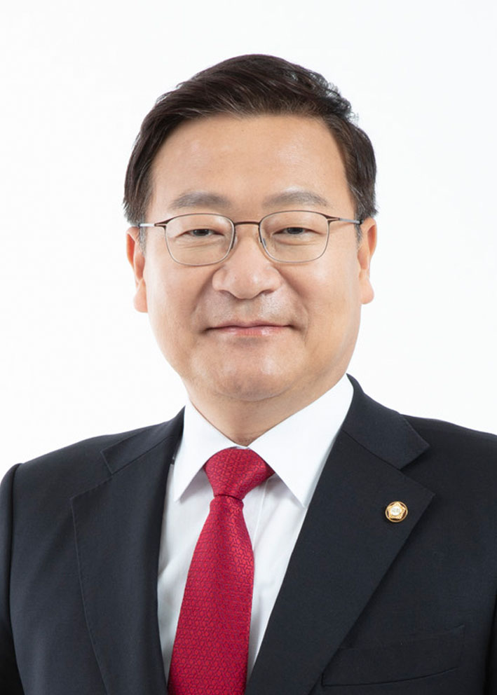 1561e871ae51f2c08c8a53a138eed34a_정점식의원_프로필사진.jpg