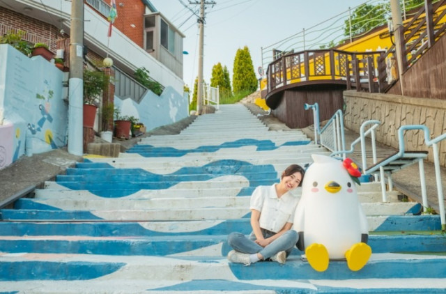 5. 19. - 통영에서 한 달 여행하기 열풍...4.3 대 1 경쟁률 기록.jpg